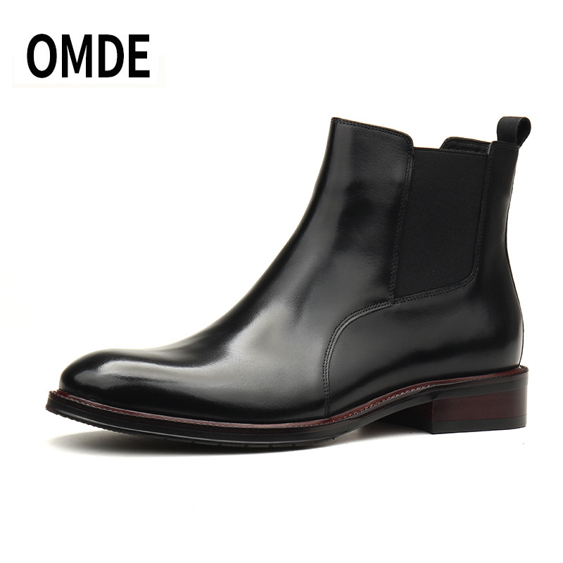 Ghete bărbați din piele, înalte, stil Martin – Partea superioară din piele naturală, vârf ascuțit, toc mic jos 1–3 cm, finisaj piele mat