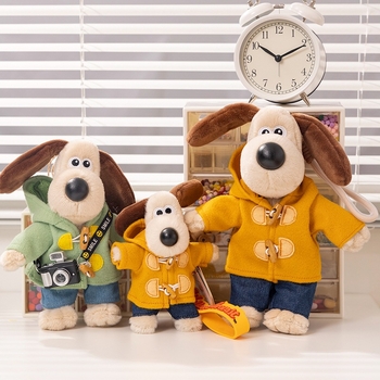 Figurină de pluș câine breloc, costumare după schițe, umplutură poliester, ambalaj plasă, potrivită pentru vârsta 15–35