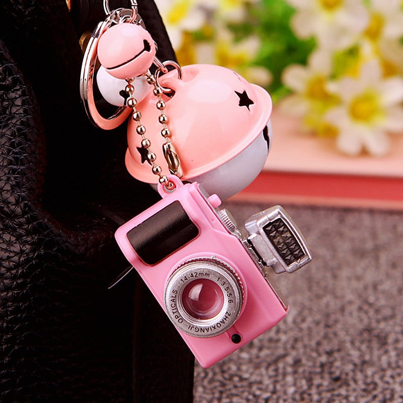 Akril kulcstartó fénylő macskával – világító dizájn, egyenként csomagolva