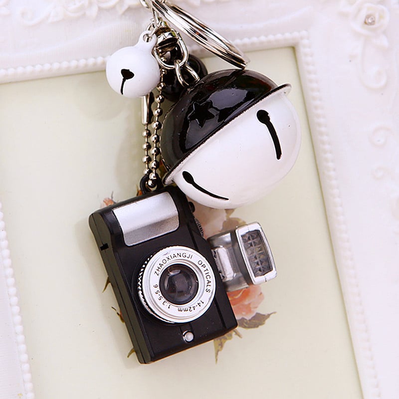 Akril kulcstartó fénylő macskával – világító dizájn, egyenként csomagolva