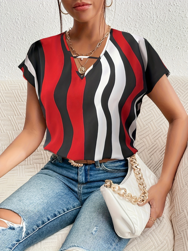 Csíkos ing, V-nyakú, rövid ujjú; poliészter ≥95%, digitális nyomtatás