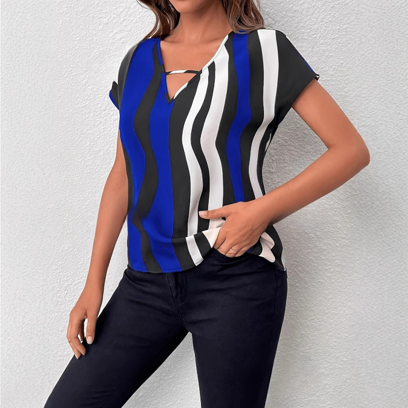 Csíkos ing, V-nyakú, rövid ujjú; poliészter ≥95%, digitális nyomtatás