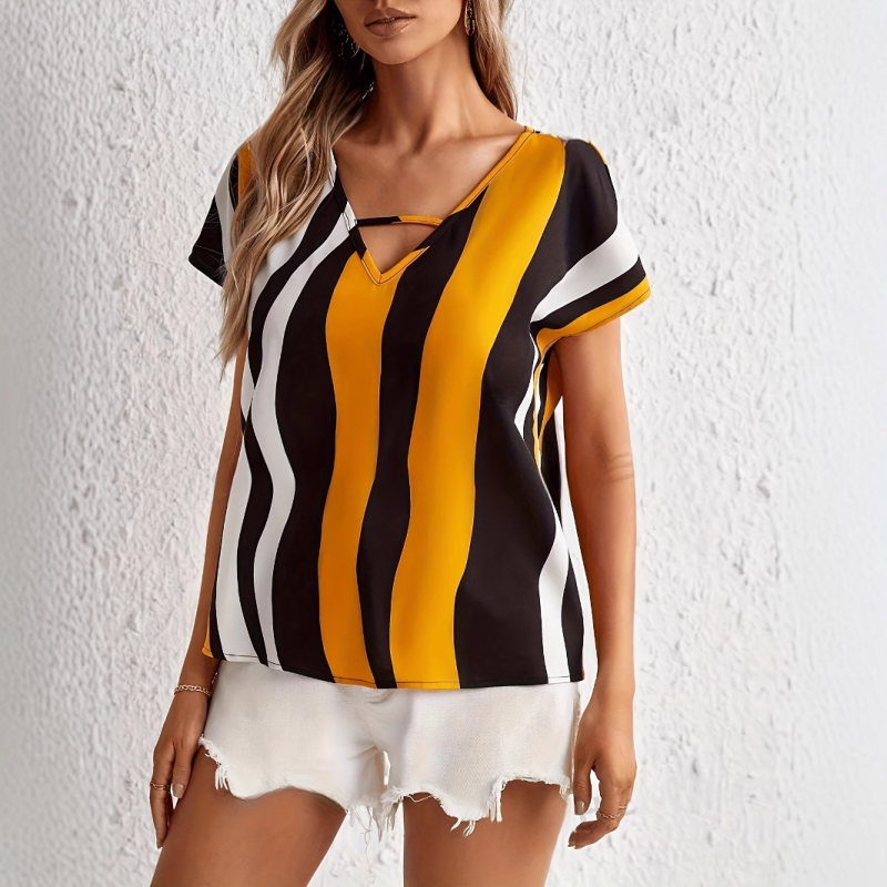 Csíkos ing, V-nyakú, rövid ujjú; poliészter ≥95%, digitális nyomtatás