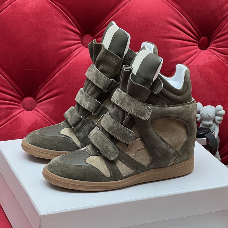 Női magas szárú sportcipő Velcro-záródással, rejtett magasságnövelő, felsőrész marhabőr, belső báránybőr, gumi talp