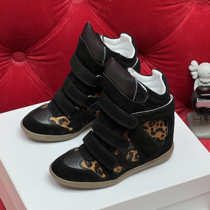 Női magas szárú sportcipő Velcro-záródással, rejtett magasságnövelő, felsőrész marhabőr, belső báránybőr, gumi talp