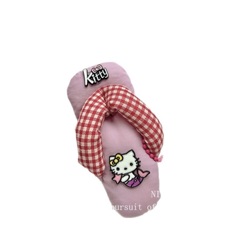 Táskára akasztható kiegészítő aranyos rajzfilm-cicás motívummal és kockás dizájnnal (Márka: 423; Anyag: Egyéb; Stílus: Fresh and sweet; Mintázat: Anime & karikatúrák; Kategória: Táskára akasztható)