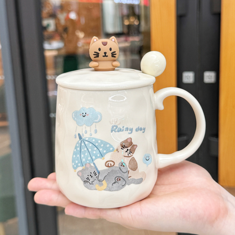 Keramička šalica s karikaturističkim stilom – poklon za rođendan ili maturu, za par, prijatelja, dijete ili razrednika