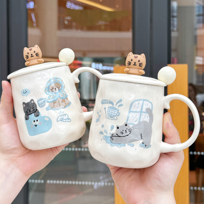 Keramička šalica s karikaturističkim stilom – poklon za rođendan ili maturu, za par, prijatelja, dijete ili razrednika