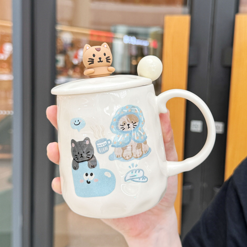 Keramička šalica s karikaturističkim stilom – poklon za rođendan ili maturu, za par, prijatelja, dijete ili razrednika