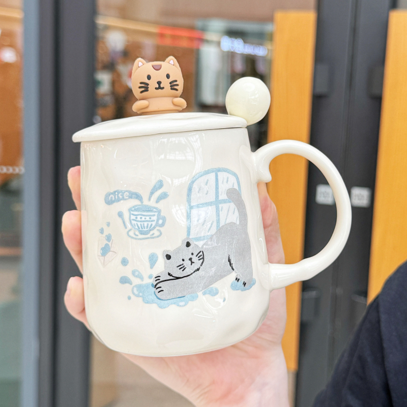 Keramička šalica s karikaturističkim stilom – poklon za rođendan ili maturu, za par, prijatelja, dijete ili razrednika