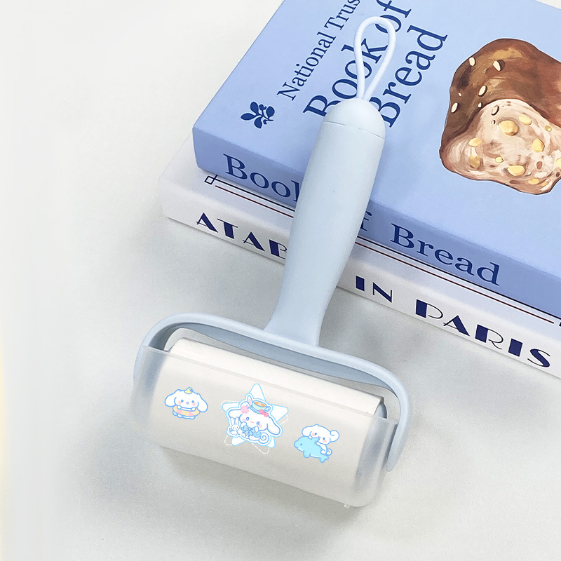 Lint roller za odjeću s zamjenjivim listićima – uklanja dlake i prašinu; materijali: PP, PET, silika gel, ljepilo topljenja; stil: crtani film; izlazak: proljeće 2025