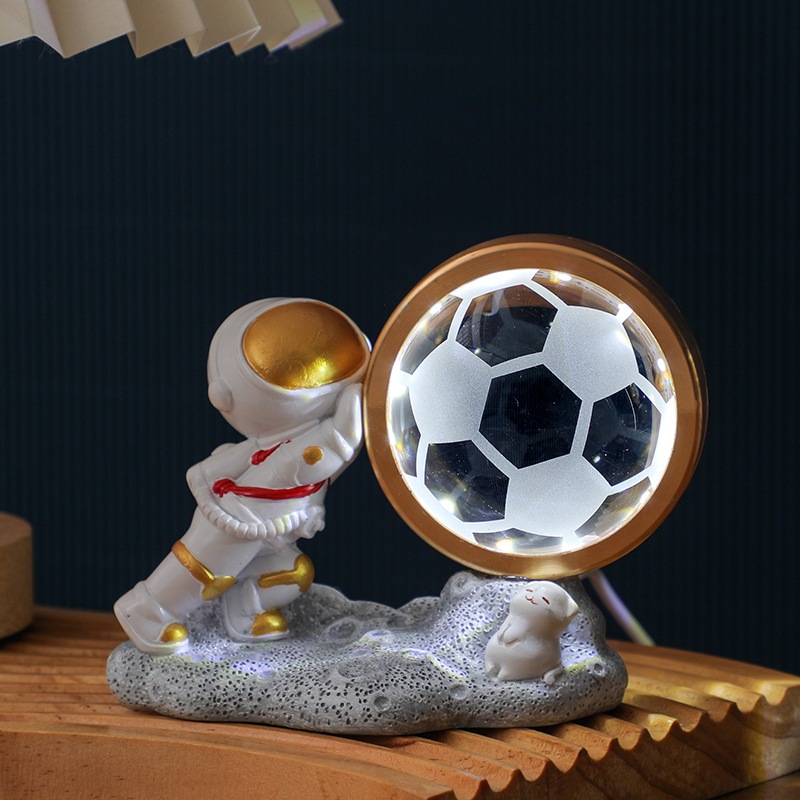 Űrhajós 3D faragott kristálygömb éjjeli fény - USB-s táplálású asztali dekor hálószobába