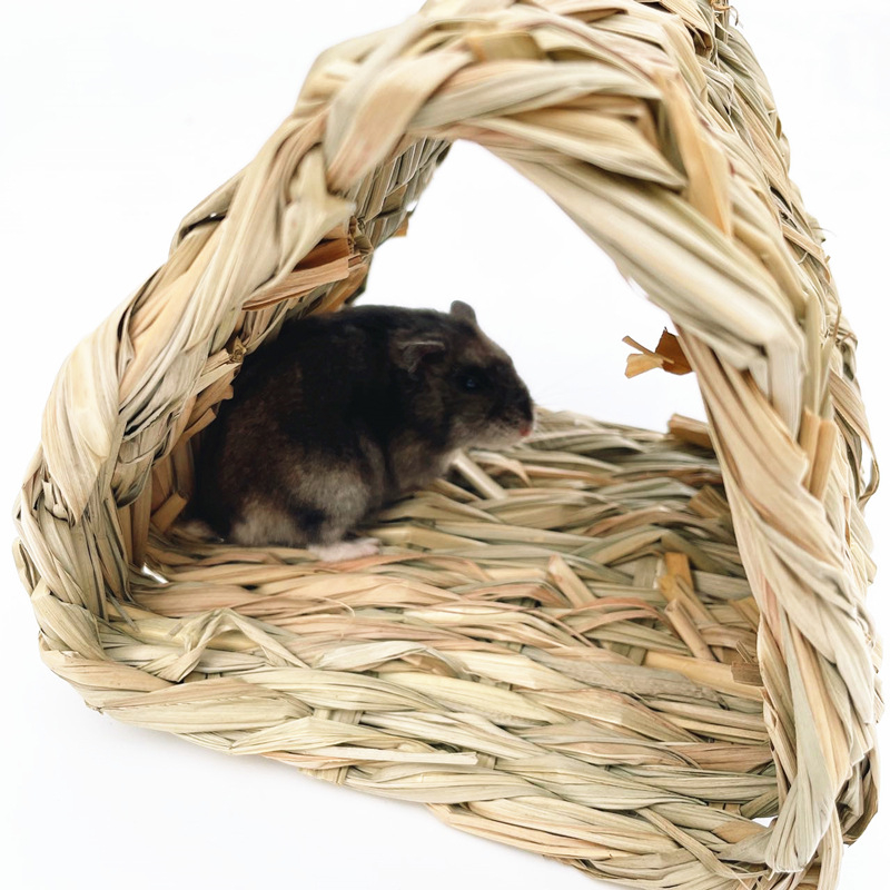 Slamnato gnijezdo i kućica za mala životinja — Materijal: slama; Podrijetlo: Guangdong; Bez uvoza; Licencirana privatna oznaka; Kategorija proizvoda: Sedalna podložka, Kavez, Kućica, Gnijezdo za kućne ljubimce