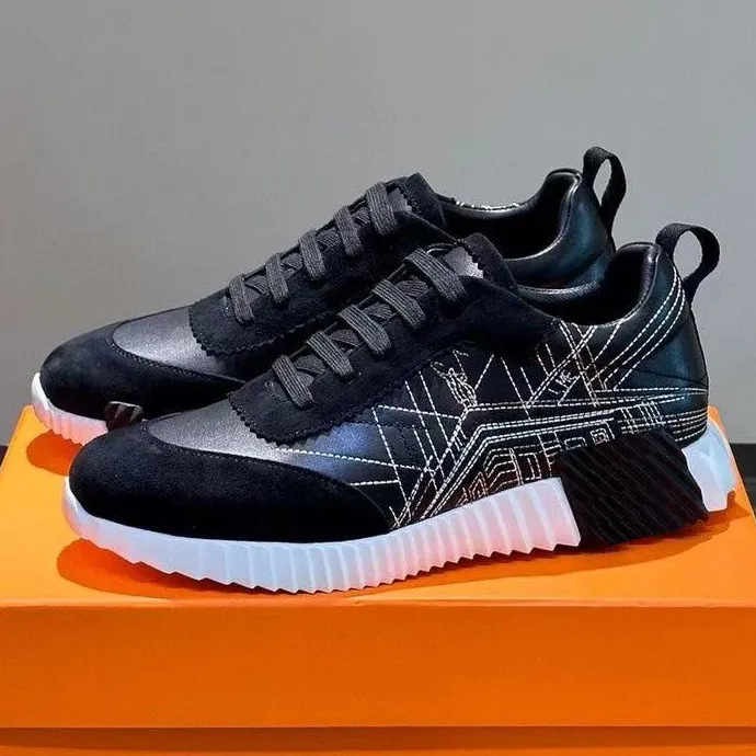 Женски спортни обувки от естествена кожа — горна част от естествена кожа, кръгъл нос, връзки, подметка от гума, стелка от естествена кожа