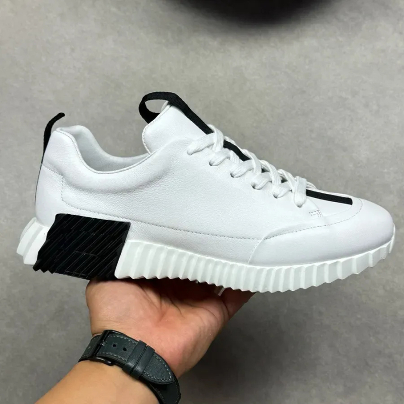 Женски спортни обувки от естествена кожа — горна част от естествена кожа, кръгъл нос, връзки, подметка от гума, стелка от естествена кожа