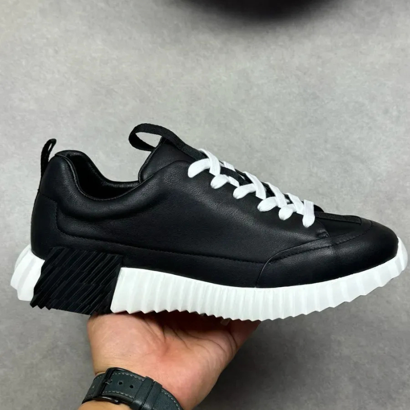 Женски спортни обувки от естествена кожа — горна част от естествена кожа, кръгъл нос, връзки, подметка от гума, стелка от естествена кожа