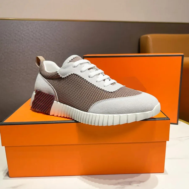 Женски спортни обувки от естествена кожа — горна част от естествена кожа, кръгъл нос, връзки, подметка от гума, стелка от естествена кожа