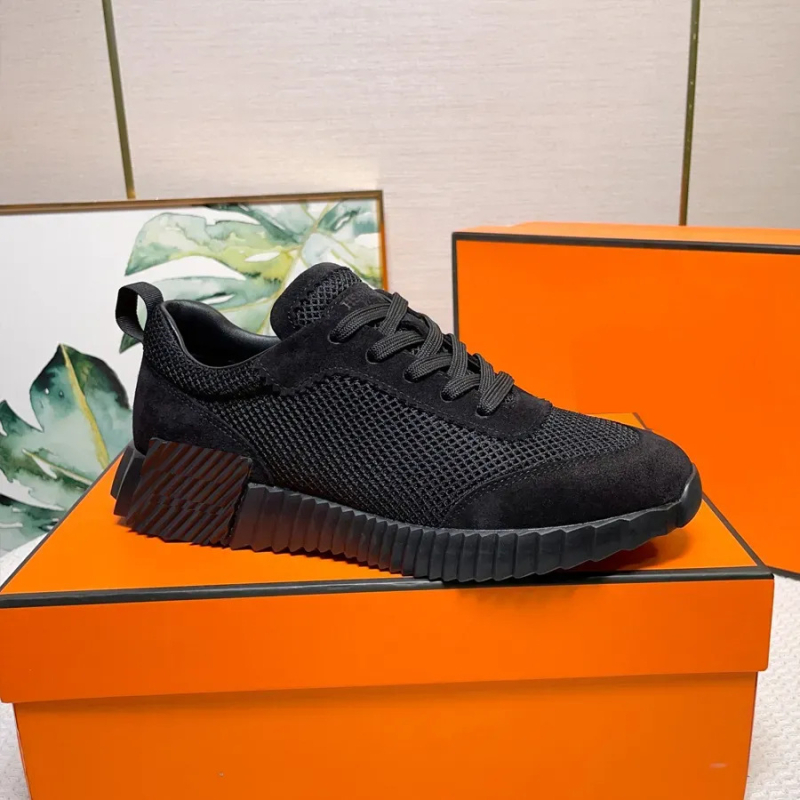 Женски спортни обувки от естествена кожа — горна част от естествена кожа, кръгъл нос, връзки, подметка от гума, стелка от естествена кожа