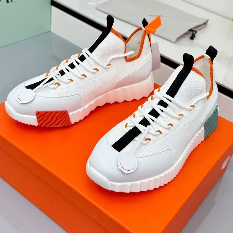 Женски спортни обувки от естествена кожа — горна част от естествена кожа, кръгъл нос, връзки, подметка от гума, стелка от естествена кожа