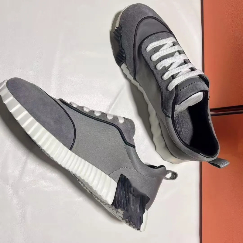 Женски спортни обувки от естествена кожа — горна част от естествена кожа, кръгъл нос, връзки, подметка от гума, стелка от естествена кожа