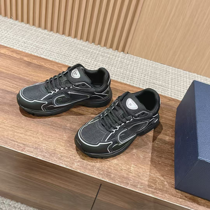 Unisex casual sneakers με χαμηλό ύψος, δύο στρώσεις δέρματος στο πάνω μέρος, πλέγμα στην επένδυση, καουτσούκ σόλα, κορδόνια