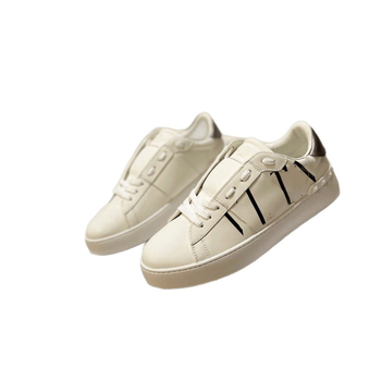 Unisex δερμάτινα αθλητικά παπούτσια με μεταλλικά στοιχεία (στρογυλή μύτη, επάνω μέρος από δέρμα αγελάδας, γούνινη επένδυση από πρόβατο, σόλα από καουτσούκ, χαμηλή φτέρνα 1–3 cm)