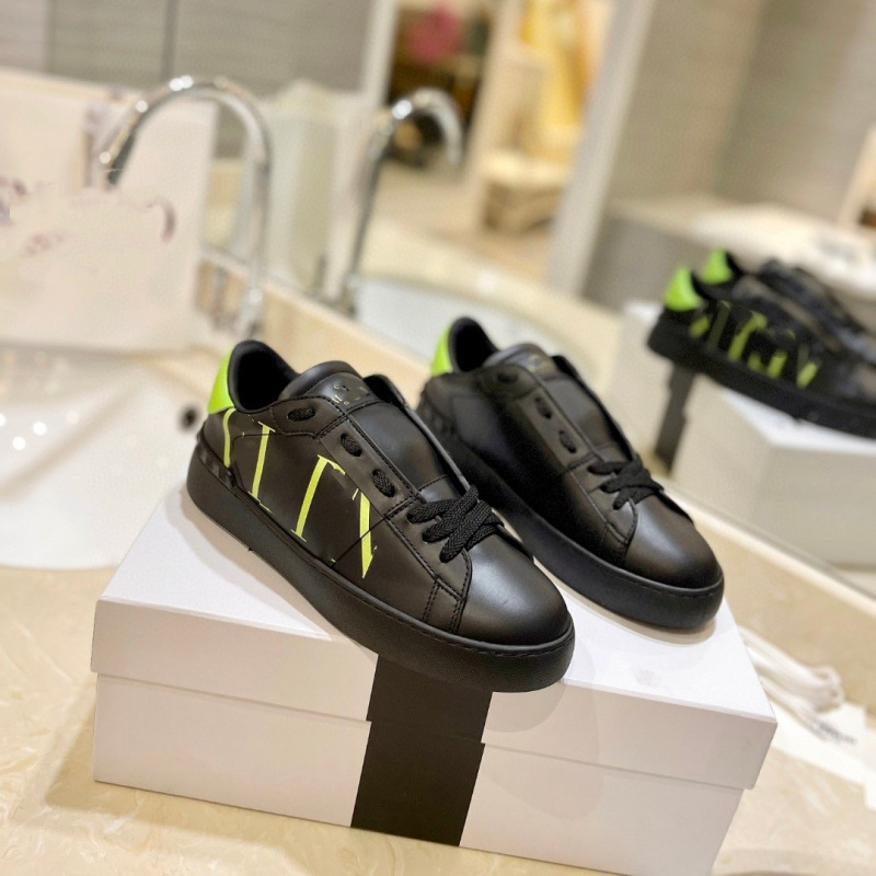 Unisex δερμάτινα αθλητικά παπούτσια με μεταλλικά στοιχεία (στρογυλή μύτη, επάνω μέρος από δέρμα αγελάδας, γούνινη επένδυση από πρόβατο, σόλα από καουτσούκ, χαμηλή φτέρνα 1–3 cm)