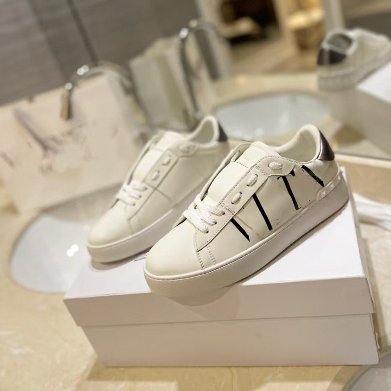 Unisex δερμάτινα αθλητικά παπούτσια με μεταλλικά στοιχεία (στρογυλή μύτη, επάνω μέρος από δέρμα αγελάδας, γούνινη επένδυση από πρόβατο, σόλα από καουτσούκ, χαμηλή φτέρνα 1–3 cm)