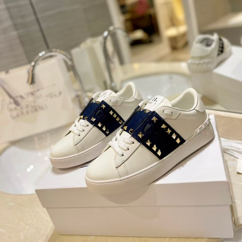 Unisex δερμάτινα αθλητικά παπούτσια με μεταλλικά στοιχεία (στρογυλή μύτη, επάνω μέρος από δέρμα αγελάδας, γούνινη επένδυση από πρόβατο, σόλα από καουτσούκ, χαμηλή φτέρνα 1–3 cm)