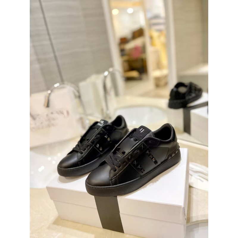 Unisex δερμάτινα αθλητικά παπούτσια με μεταλλικά στοιχεία (στρογυλή μύτη, επάνω μέρος από δέρμα αγελάδας, γούνινη επένδυση από πρόβατο, σόλα από καουτσούκ, χαμηλή φτέρνα 1–3 cm)