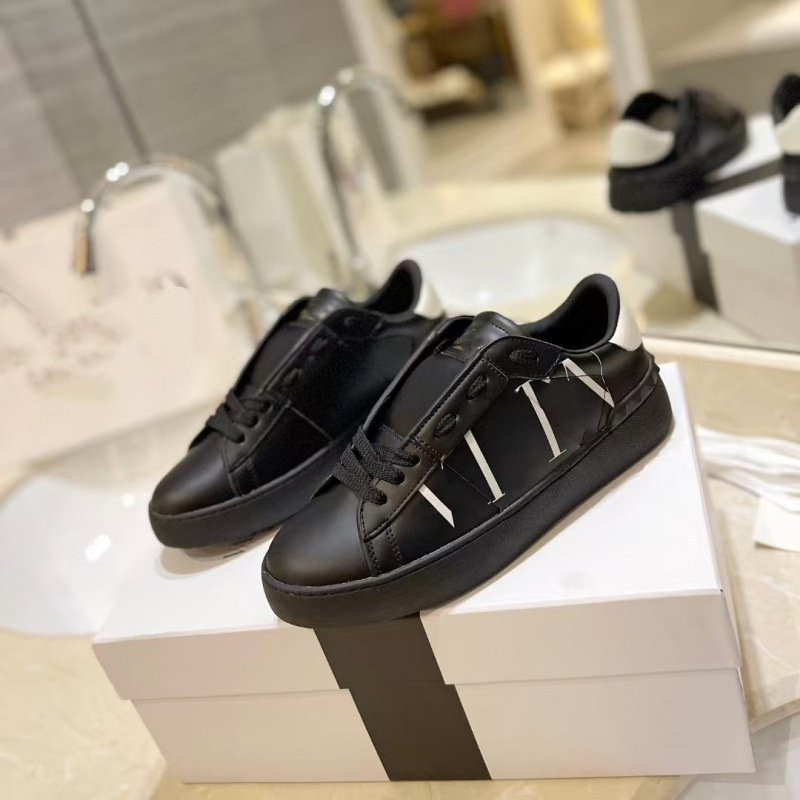 Unisex δερμάτινα αθλητικά παπούτσια με μεταλλικά στοιχεία (στρογυλή μύτη, επάνω μέρος από δέρμα αγελάδας, γούνινη επένδυση από πρόβατο, σόλα από καουτσούκ, χαμηλή φτέρνα 1–3 cm)