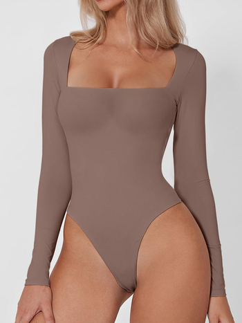 Балетно боди с дълги ръкави и квадратно деколте, солиден цвят; материя: смес от химически влакна; съдържание на нейлон 80%; подплата: памук 75%