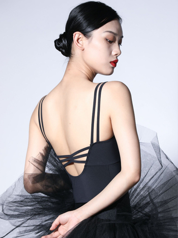 Балетно боди с едно парче, висок гръб и висок разрез, материя 85% найлон с подплата Milk Silk; подходящо за всички танцови стилове