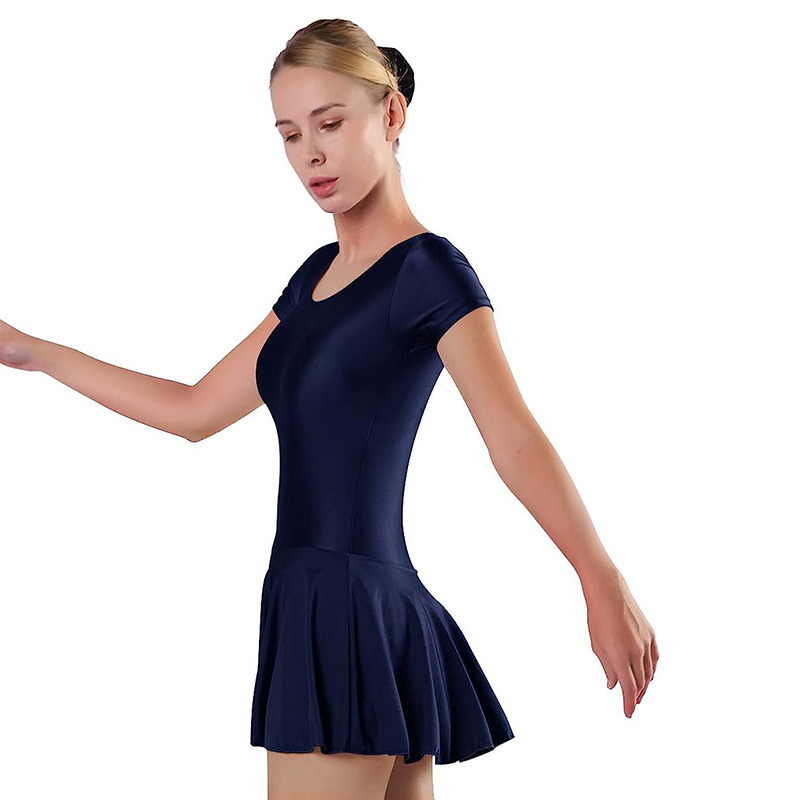 Едночастова балетна рокля с къс ръкав; нейлонова смес 76%; подплата от спандекс; едноцветен модел