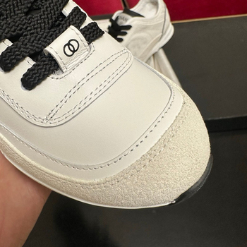 Дамски кожени ежедневни маратонки с горна част от телешка кожа, закръглен нос, нисък ток 1-3 cm, подплата от агнешка кожа, гумена подметка