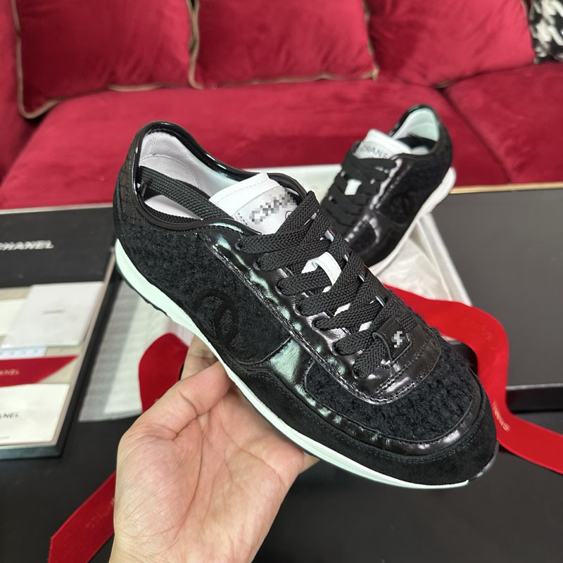 Дамски кожени ежедневни маратонки с горна част от телешка кожа, закръглен нос, нисък ток 1-3 cm, подплата от агнешка кожа, гумена подметка