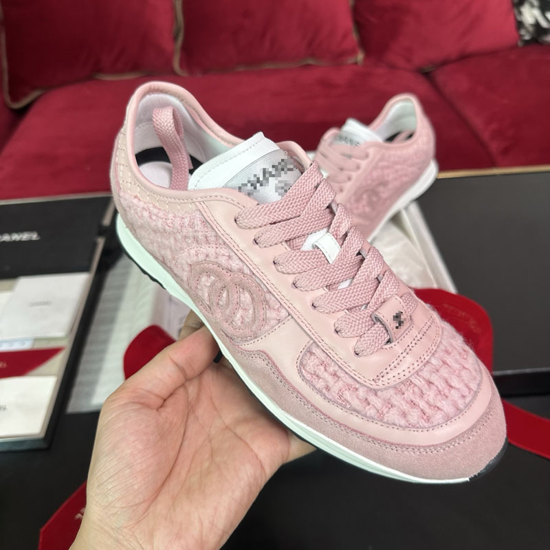 Дамски кожени ежедневни маратонки с горна част от телешка кожа, закръглен нос, нисък ток 1-3 cm, подплата от агнешка кожа, гумена подметка