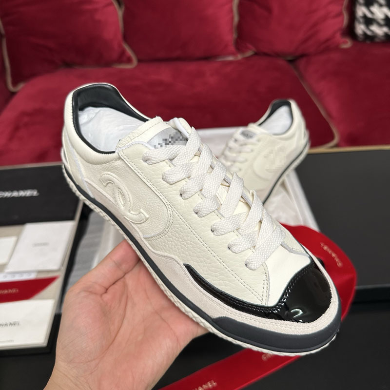 Дамски кожени ежедневни маратонки с горна част от телешка кожа, закръглен нос, нисък ток 1-3 cm, подплата от агнешка кожа, гумена подметка