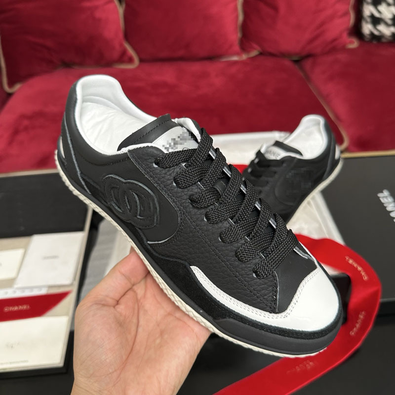 Дамски кожени ежедневни маратонки с горна част от телешка кожа, закръглен нос, нисък ток 1-3 cm, подплата от агнешка кожа, гумена подметка