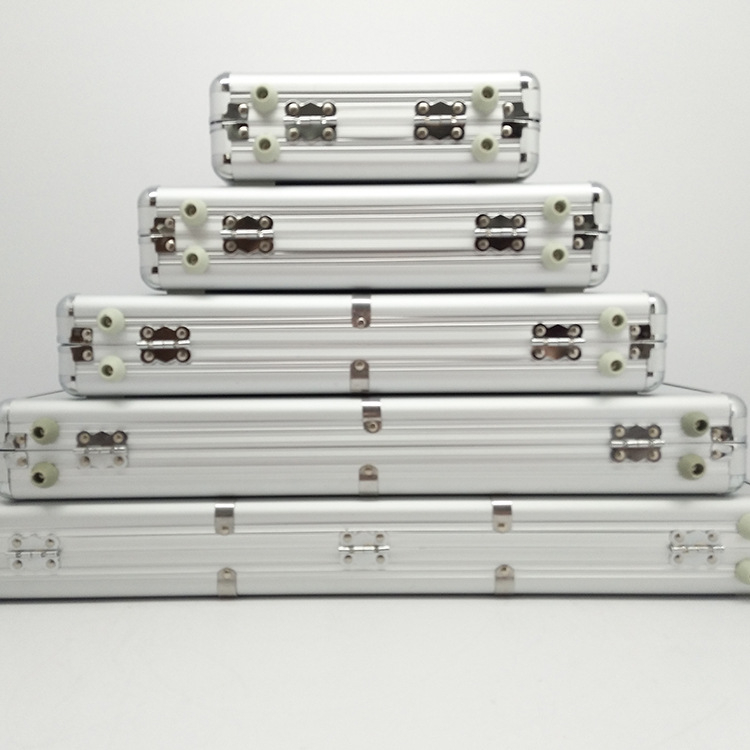 Alumínium ötvözet szerszámos ládája (Márka: Gaden; Fő használat: tárolás, utazótáska, eszközök tárolása; Keret anyaga: alumínium ötvözet)