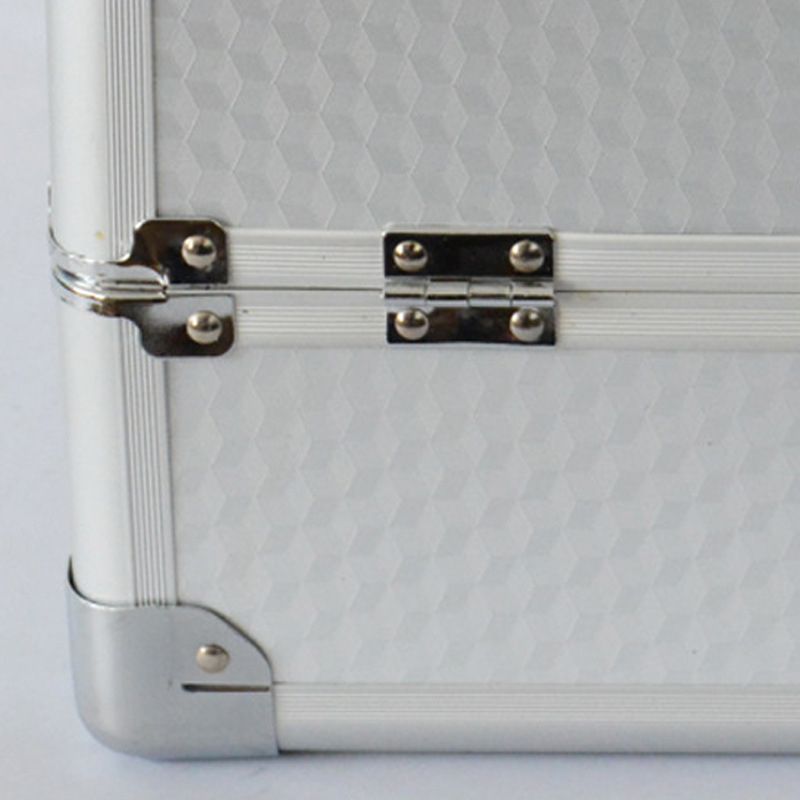 Alumíniumötvözetes hordozható szerszámtároló doboz zárható – Többfunkciós tok eszközök, műszerek és smink számára