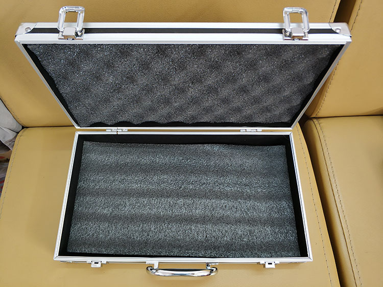 Cutie de scule cu cadru din aliaj de aluminiu, placă de 3 mm densitate, suprafață ABS, căptușeală velur + bumbac perlat, model 21