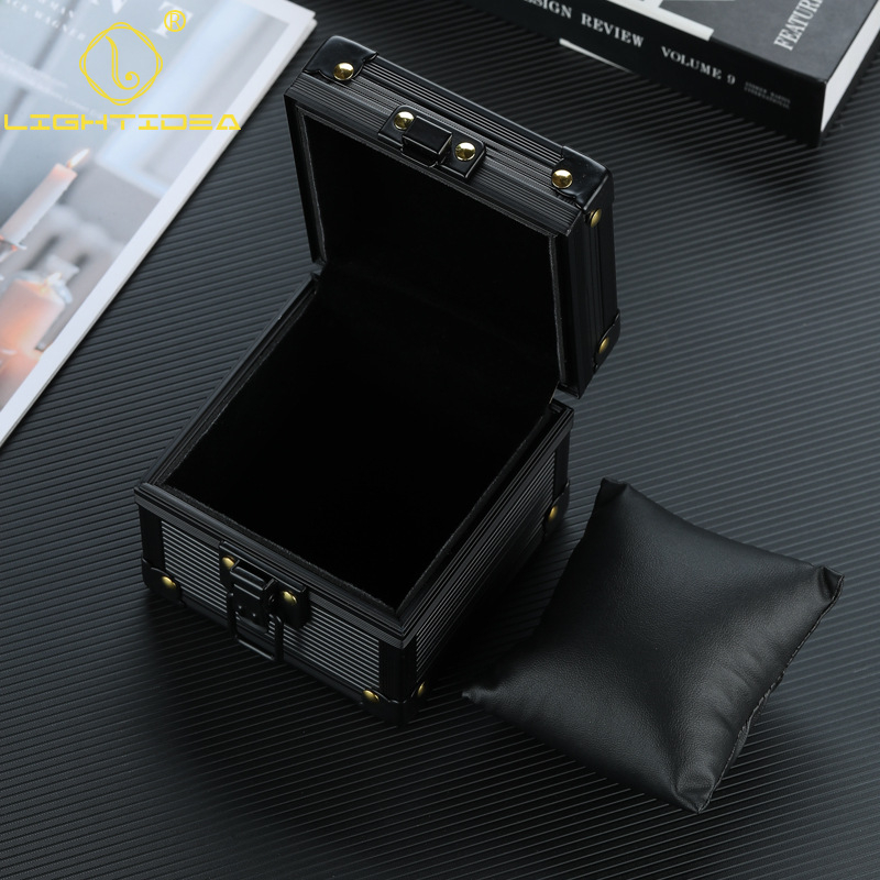 Óra kiállító és tároló doboz alumínium ötvözet kerettel, EVA és velúr béléssel, ABS felülettel, üvegfedél, kapacitás: 1 óra