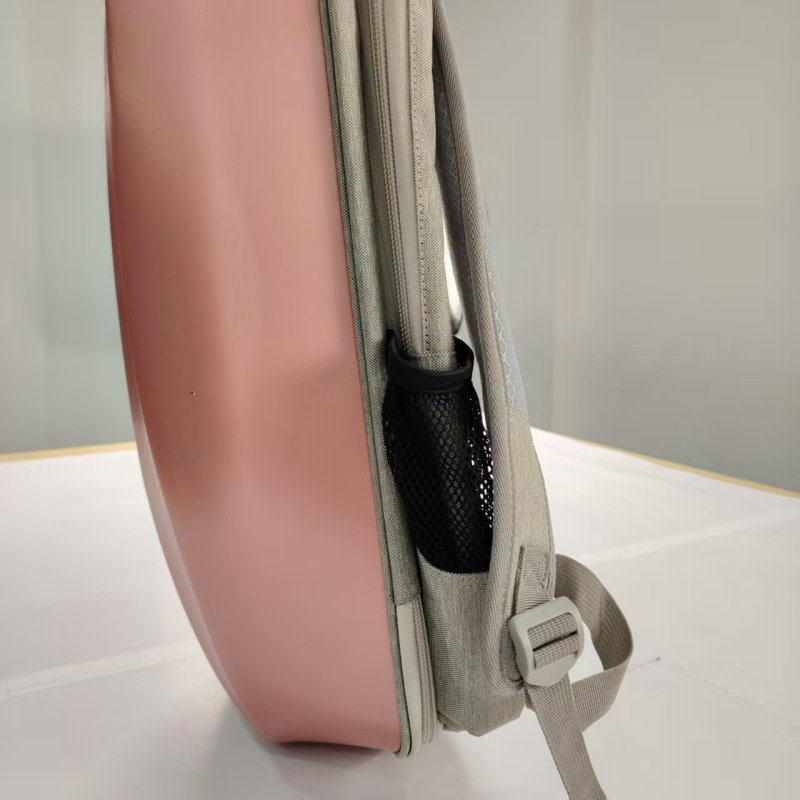 Hegedűtok görbült vállpánttal (külső: valódi bőr; belső: szintetikus bőr; légáteresztő, antibakteriális)