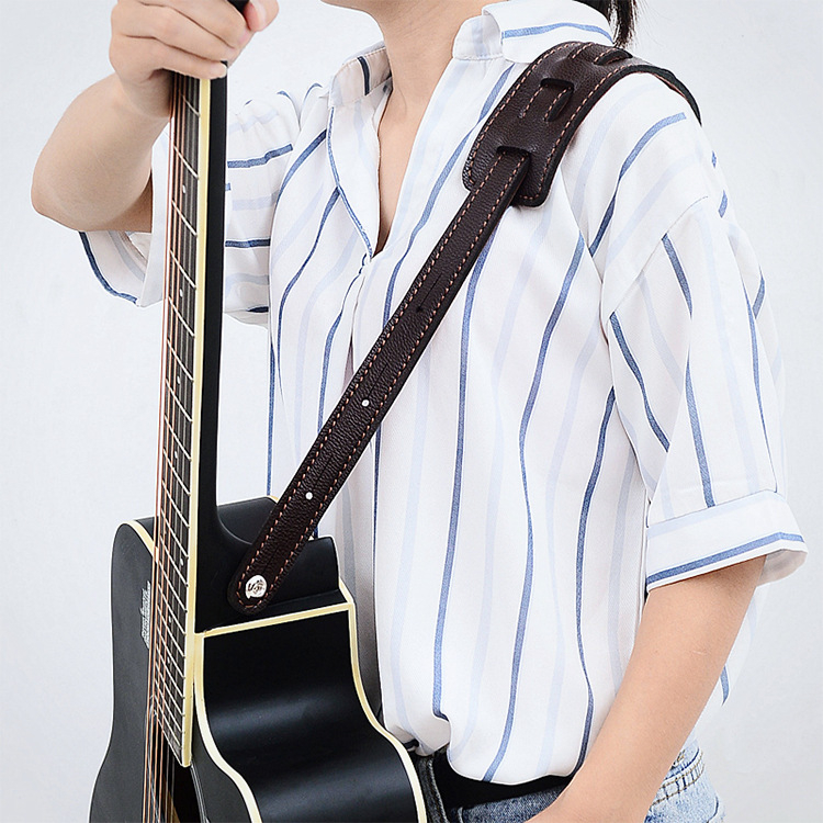 Buluolang gitárpánt, PU anyag, modell 1711012