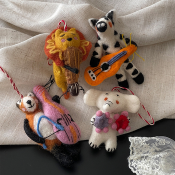 Pandantiv pentru chei – jucării animale din lână felțuită, lucrate manual (căţel și iepuraș) pentru agățat în mașină