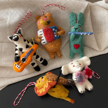 Pandantiv pentru chei – jucării animale din lână felțuită, lucrate manual (căţel și iepuraș) pentru agățat în mașină