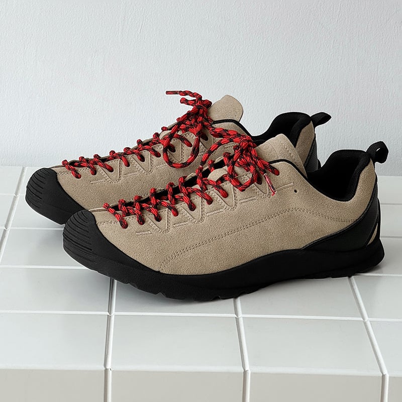 Pantofi de drumeție outdoor, partea superioară din velur, talpă din cauciuc, toc mic 1-3 cm, vârf rotund, căptușeală textilă.