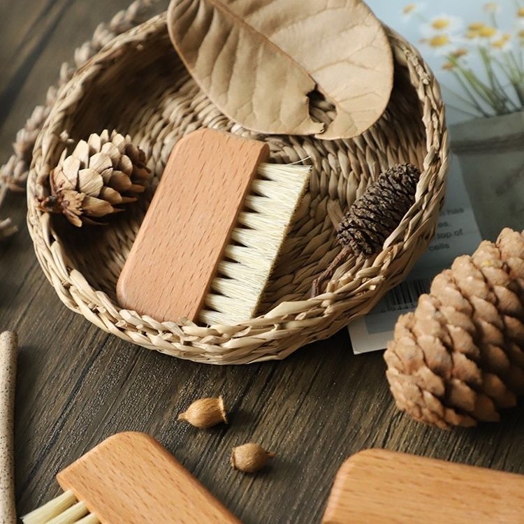 Četkica za nokte s drvenom drškom i dlačicama divlje svinje za čišćenje noktiju i površina