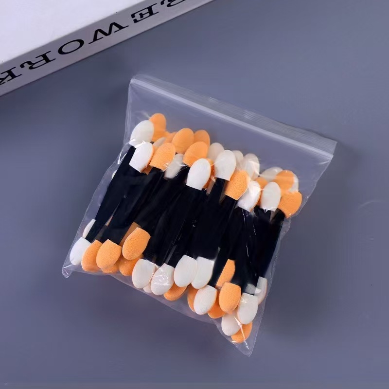 Dvostrani alat za sjenilo za oči - dvostrana četkica i spužvasti štapić, spužvasti puder, osnovna ambalaža; Marka Jia Chuang; Podrijetlo Shandong; Materijal Plastika.